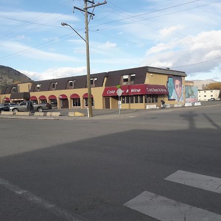 Merritt Desert Inn Екстериор снимка