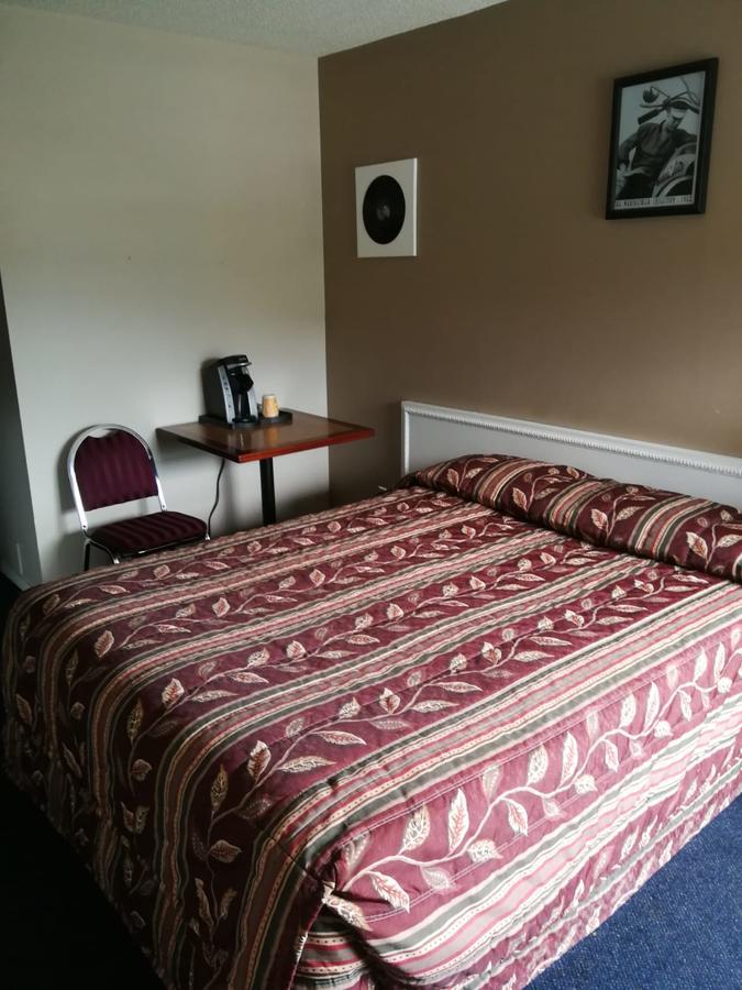Merritt Desert Inn Екстериор снимка