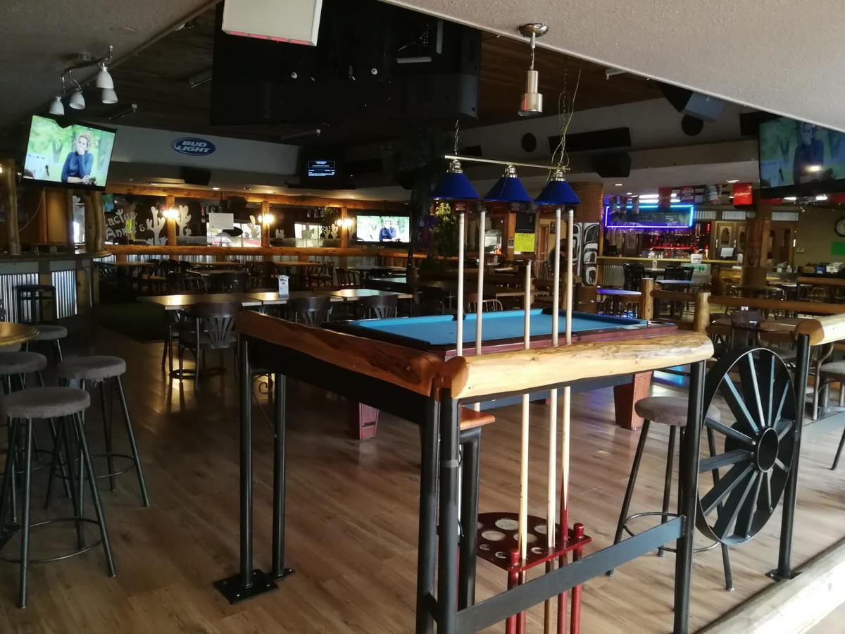 Merritt Desert Inn Екстериор снимка