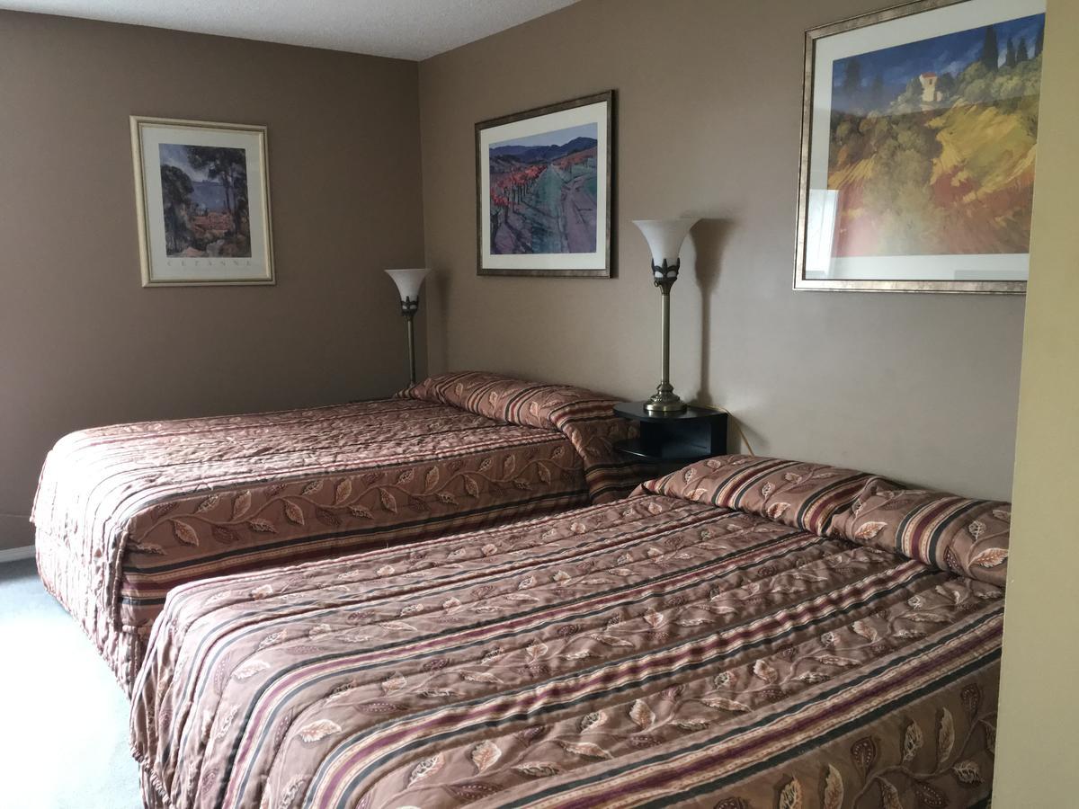 Merritt Desert Inn Екстериор снимка