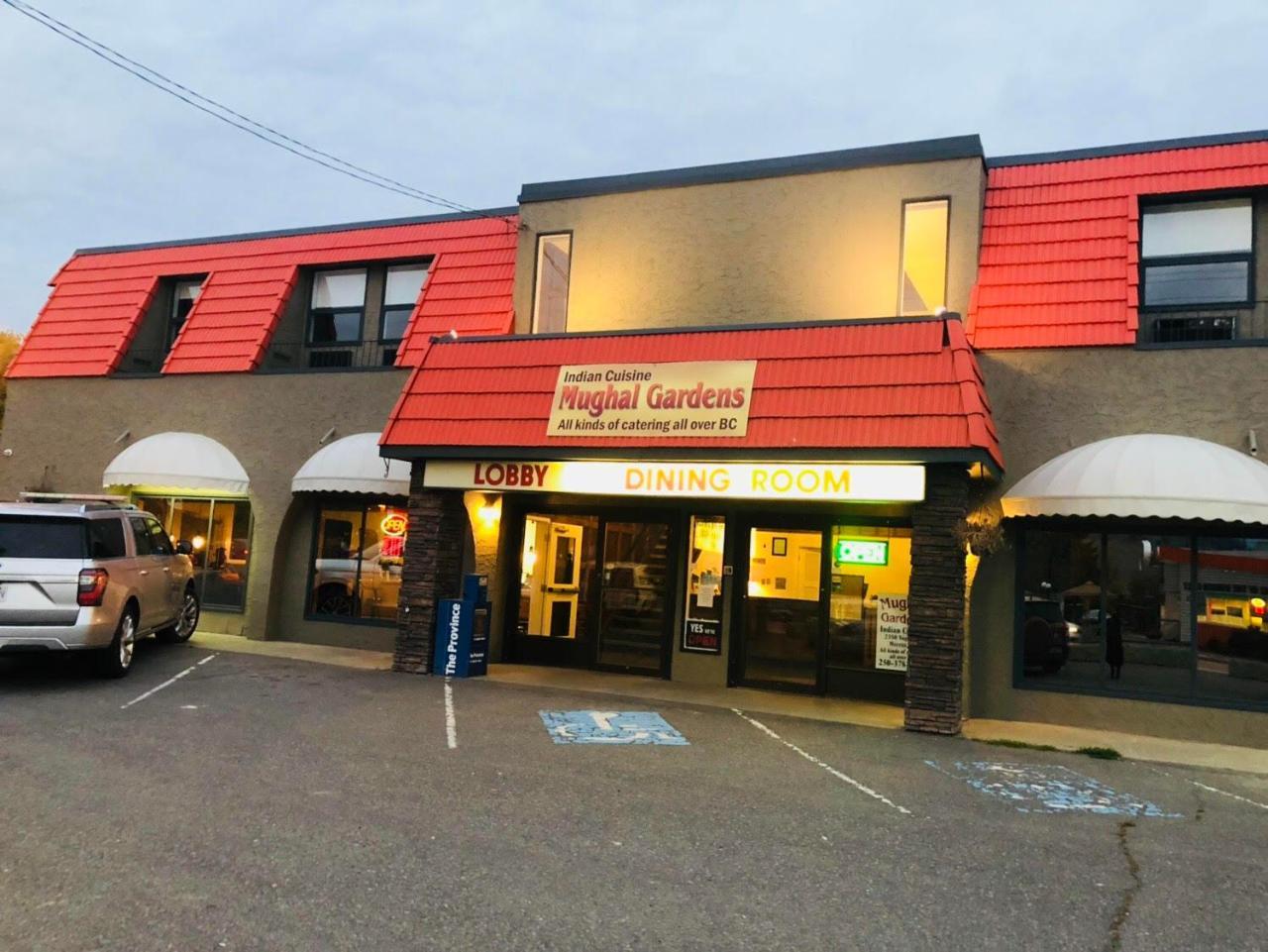 Merritt Desert Inn Екстериор снимка