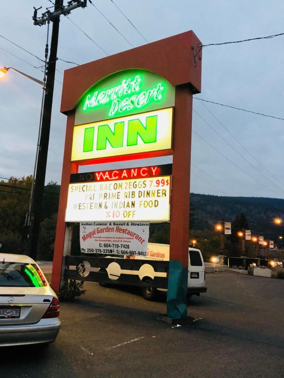 Merritt Desert Inn Екстериор снимка