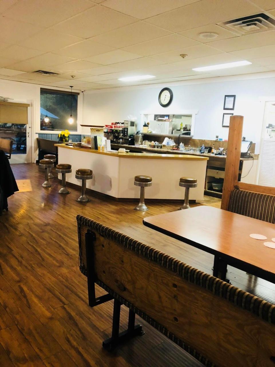 Merritt Desert Inn Екстериор снимка