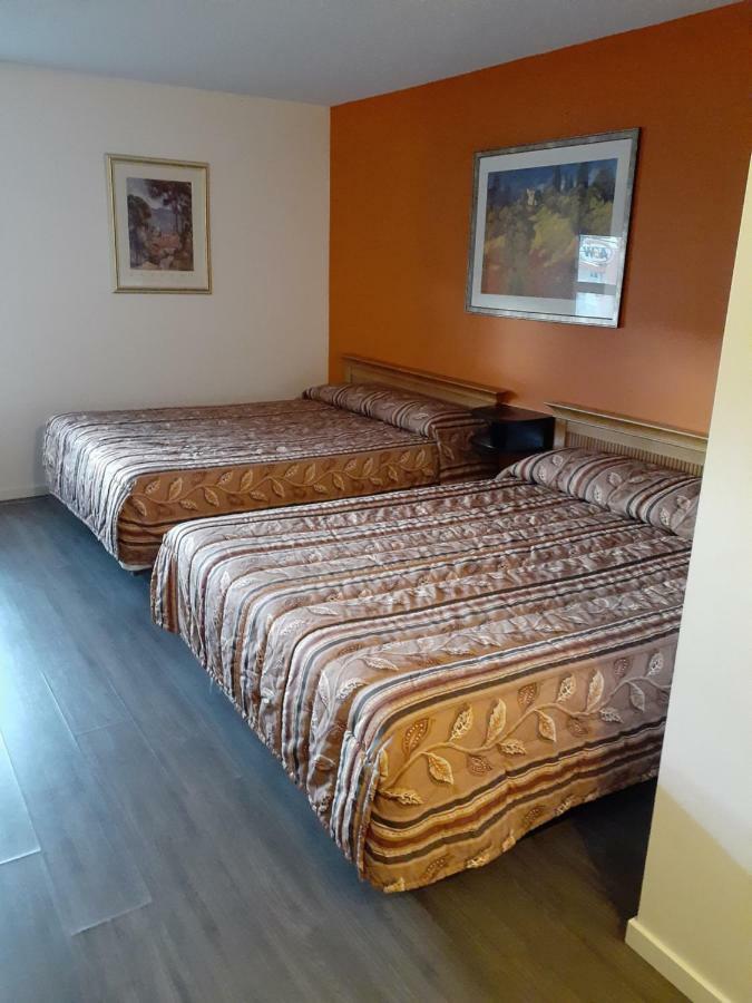 Merritt Desert Inn Екстериор снимка